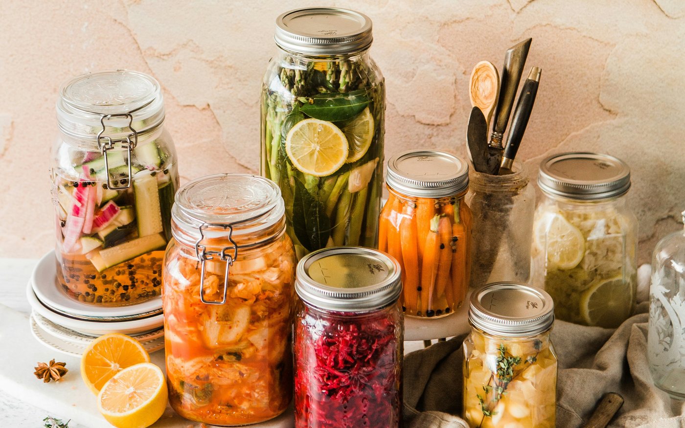 Fermentierte Lebensmittel in Gläsern